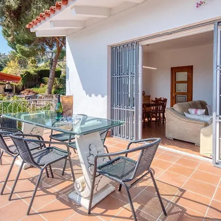 Villa Sleeps 7 Pool Wifi Lloret de Mar