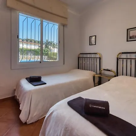 Villa Sleeps 7 Pool Wifi *